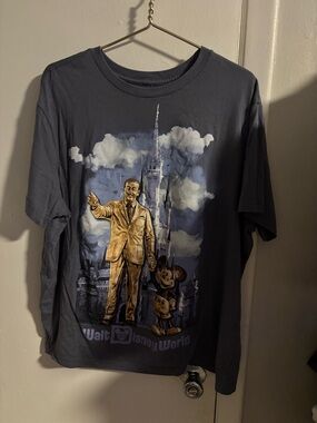 Walt Disney World Mickey Mouse Graphic T Shirt XL Gray Castle Walt Disney
(914)